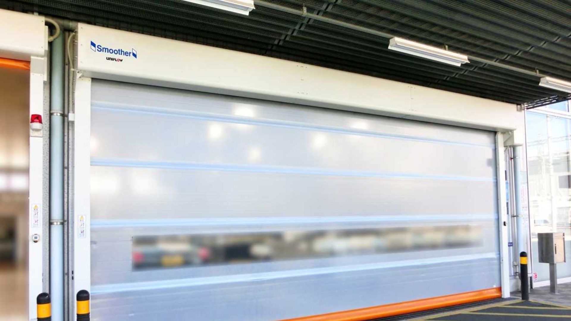 Uniflow smoother door