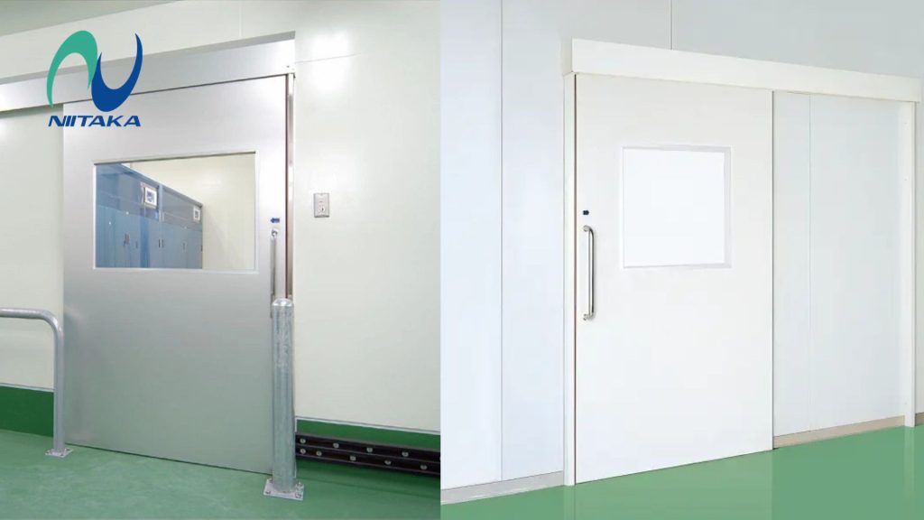 Dua sliding door uniflow dengan yang kiri berwarna silver berlokasi di area pabrik dan yang kanan berwarna putih