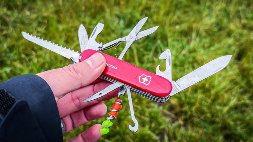 pisau swiss army multifungsi untuk peralatan memasak pada saat berkemah